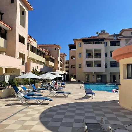 Appartement Pool Side 2 Bedroom Queens Gardens Complex *