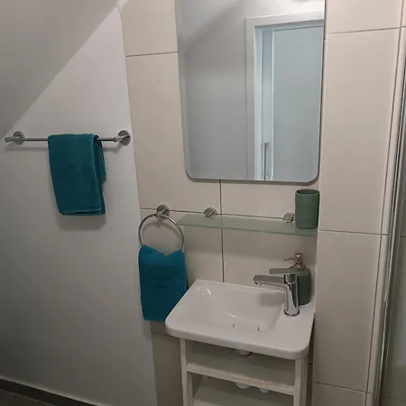Pool Side 2 Bedroom Queens Gardens Complex Appartement