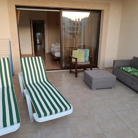 Pool Side 2 Bedroom Queens Gardens Complex Appartement Paphos