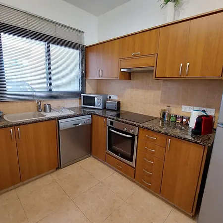 Appartement Pool Side 2 Bedroom Queens Gardens Complex *