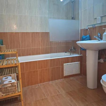 Pool Side 2 Bedroom Queens Gardens Complex Appartement