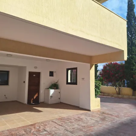Pool Side 2 Bedroom Queens Gardens Complex Appartement Paphos