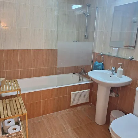 Pool Side 2 Bedroom Queens Gardens Complex Appartement *